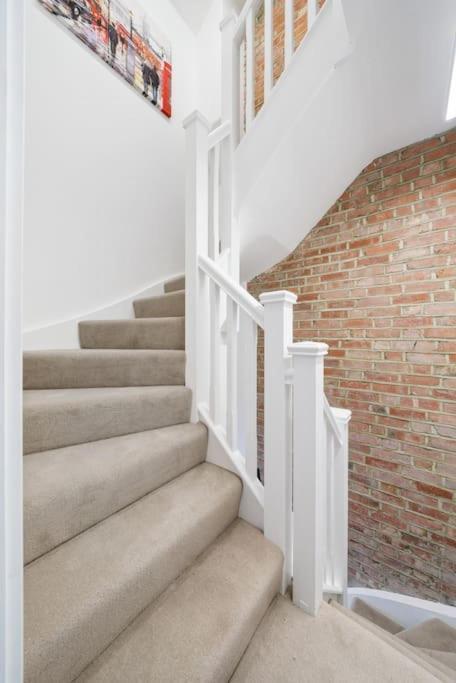 Newly Refurbished 2 Bed Flat Apartment Mill Hill Exterior photo